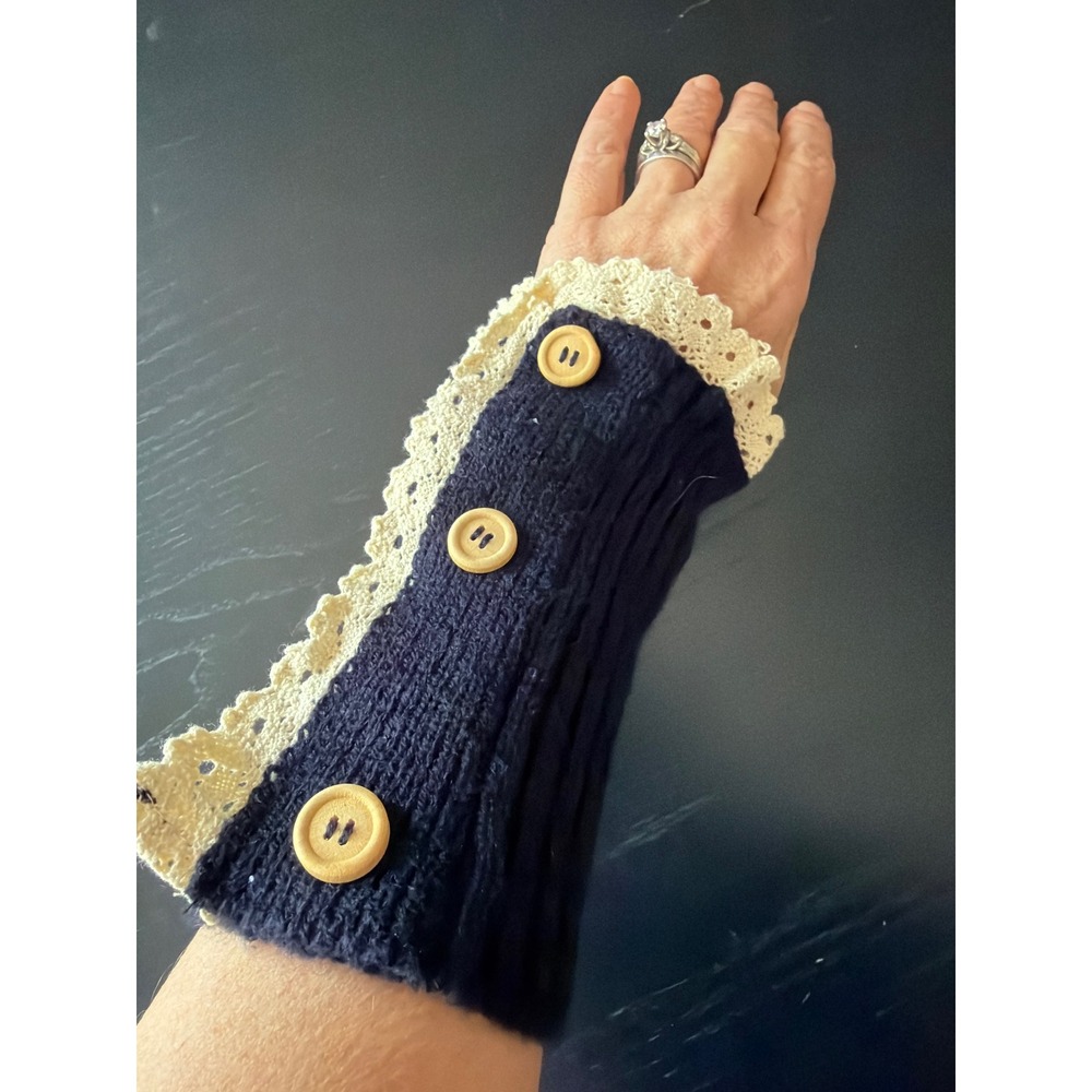 Navy Blue Knit Wrist Warmers Lace Trim Wooden Button Arm Cuffs One Size - Picture 3 of 4
